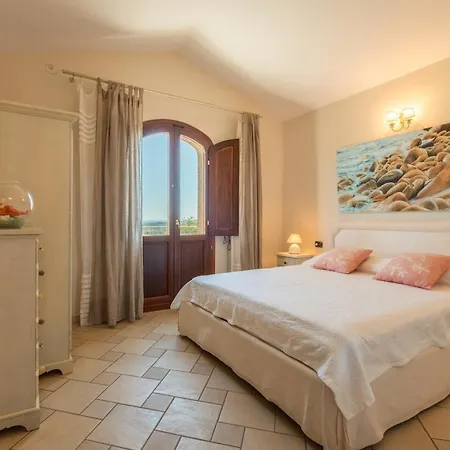 Buena Vista - Breathtaking Sea And Tavolara View Ferienhaus *