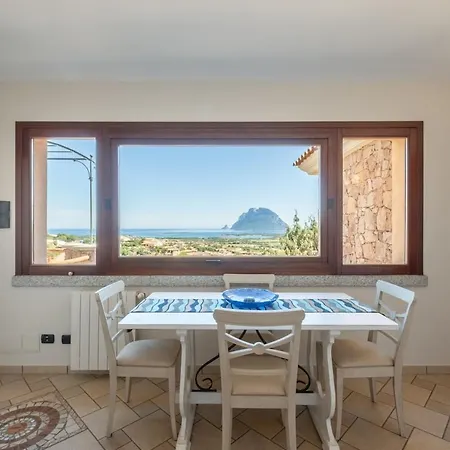 Buena Vista - Breathtaking Sea And Tavolara View Ferienhaus