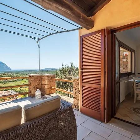 Buena Vista - Breathtaking Sea And Tavolara View Ferienhaus *